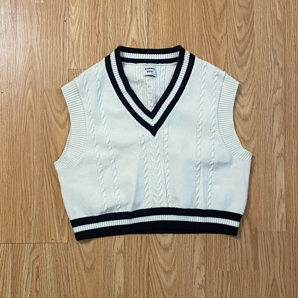 Aritzia crop sweater vest